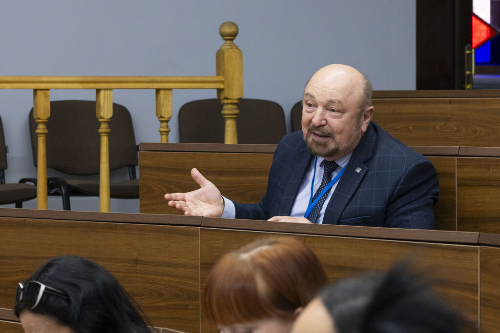 Роль интернет-энциклопедий в цифровизации языков России, панельная дискуссия (аудитория 118)