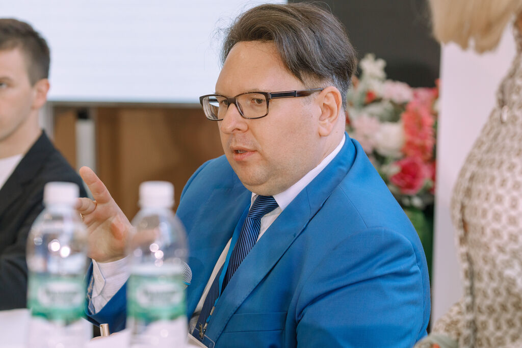 Книжные партнерства лидеров: читаем вместе, панельная дискуссия (аудитория 213)