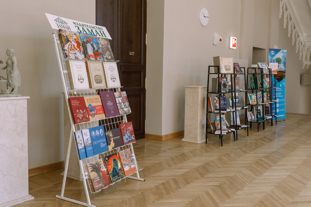 «Книжный интеллект» в окружении искусственного. Как книги управляют миром с помощью людей, панельная дискуссия (аудитория 213)