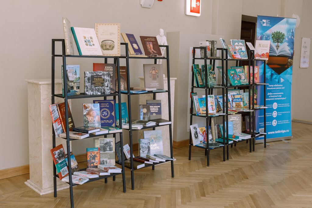 «Книжный интеллект» в окружении искусственного. Как книги управляют миром с помощью людей, панельная дискуссия (аудитория 213)