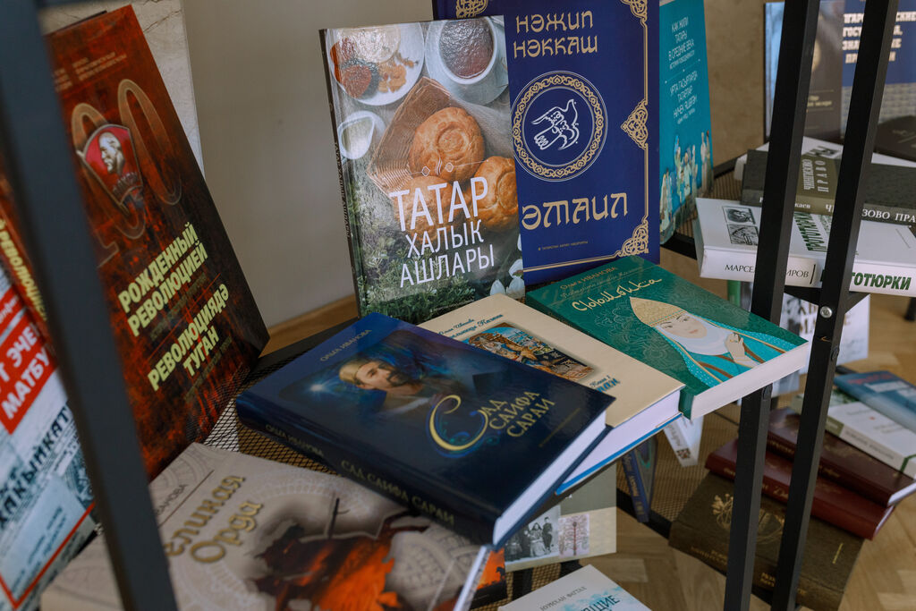 «Книжный интеллект» в окружении искусственного. Как книги управляют миром с помощью людей, панельная дискуссия (аудитория 213)